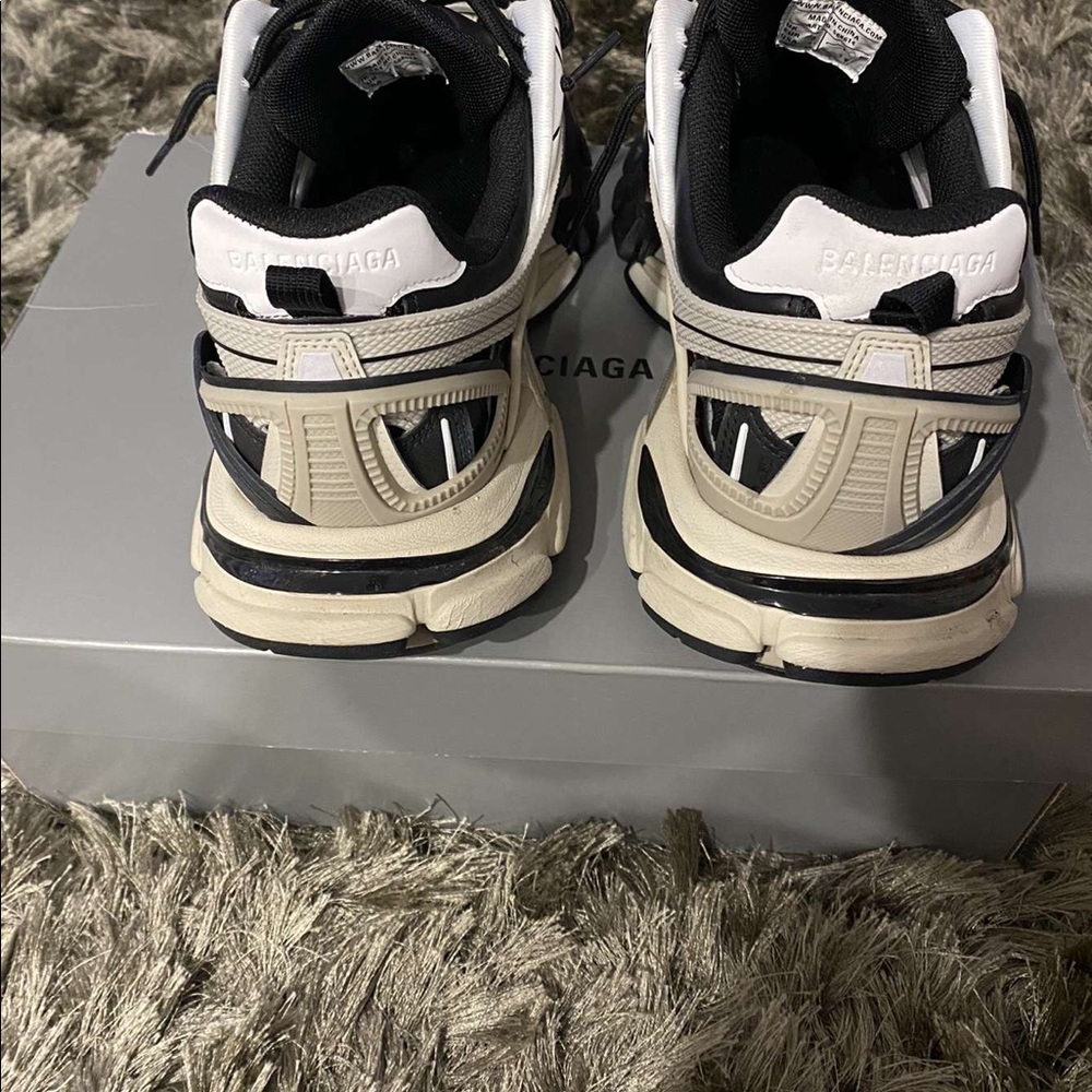 Designer sneaker